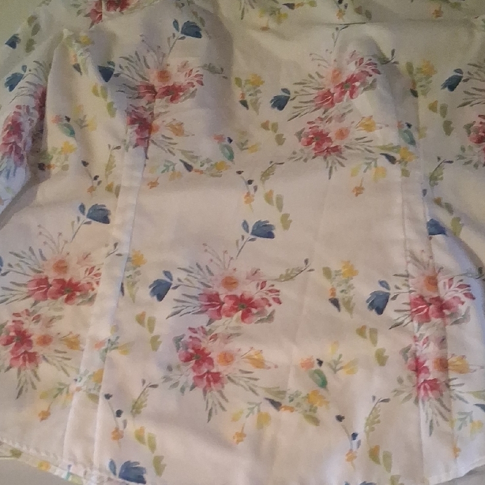 Investments Gold Label Non-Iron Floral Blouse XL - Picture 7 of 8
